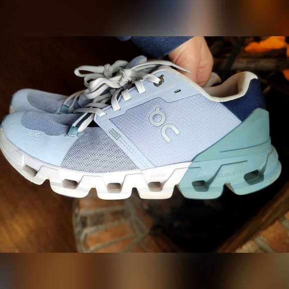 SOLD- On cloud flyers - Picture 5 of 9